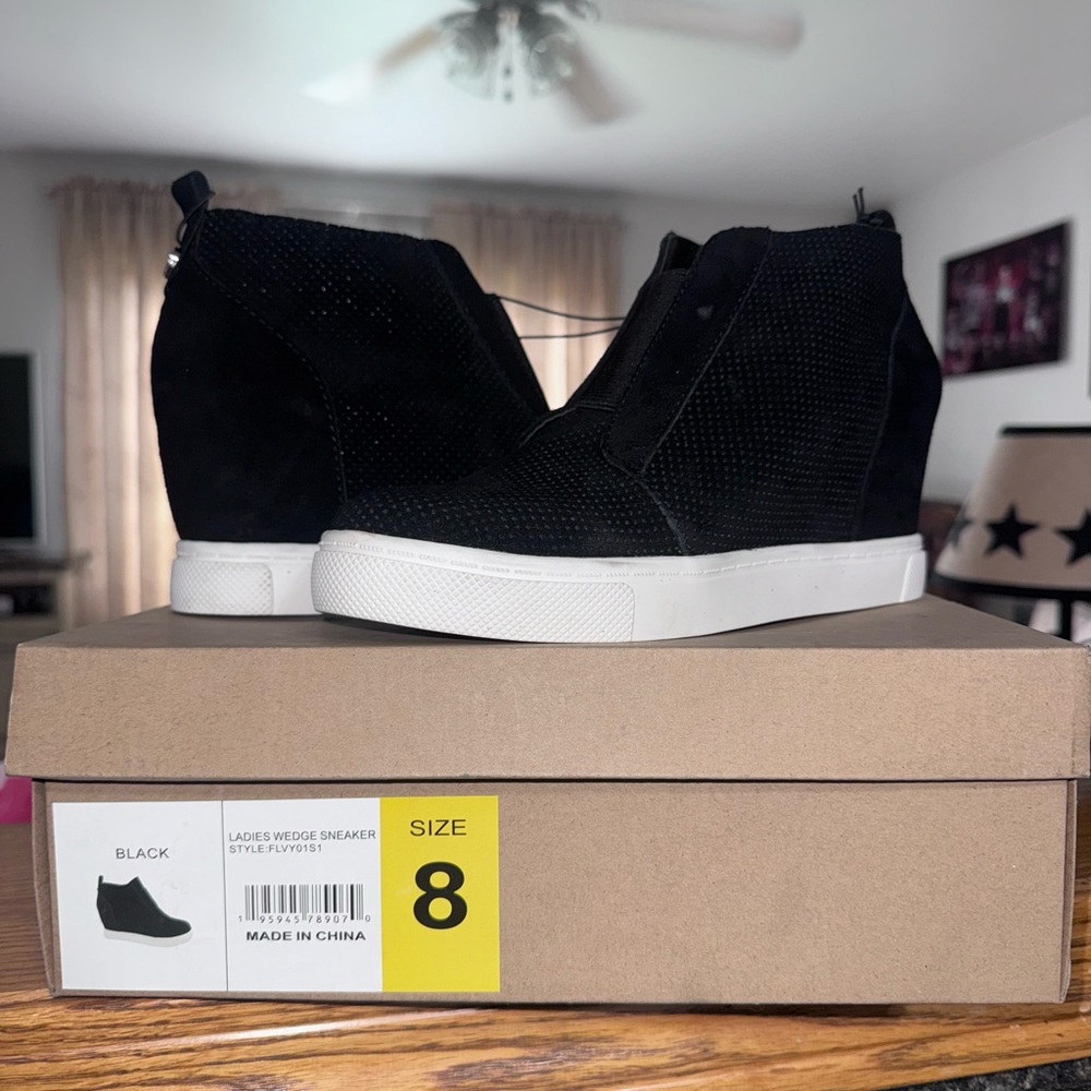 Steve Madden flavy ladies wedge sneaker Size 8 NWT